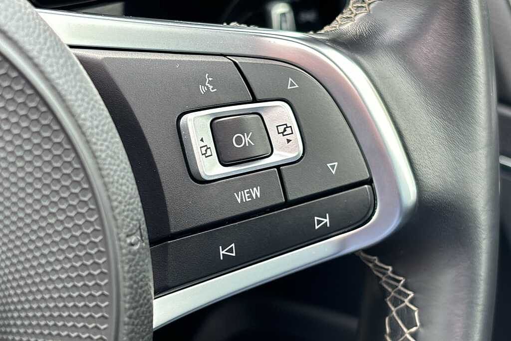 Volkswagen Golf MK8 Hatchback 5-Dr 1.5 TSI (150ps) R-Line EVO