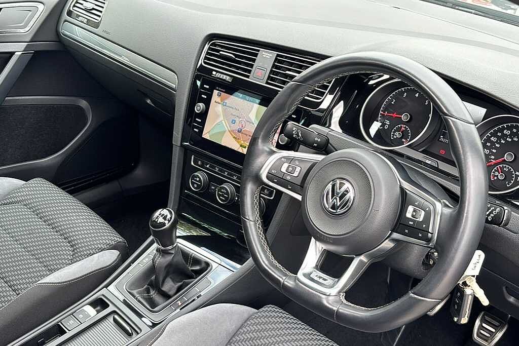Volkswagen Golf MK8 Hatchback 5-Dr 1.5 TSI (150ps) R-Line EVO
