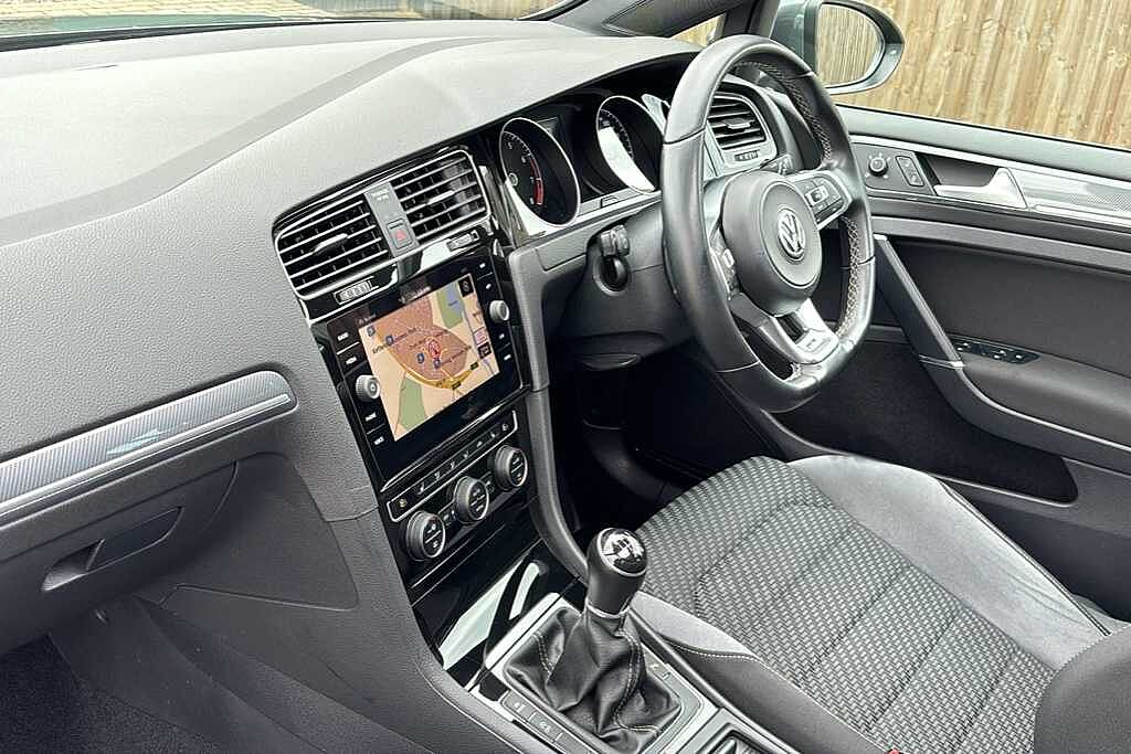 Volkswagen Golf MK8 Hatchback 5-Dr 1.5 TSI (150ps) R-Line EVO