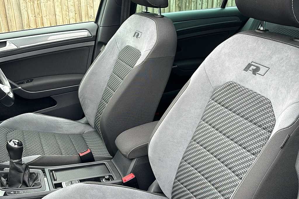 Volkswagen Golf MK8 Hatchback 5-Dr 1.5 TSI (150ps) R-Line EVO