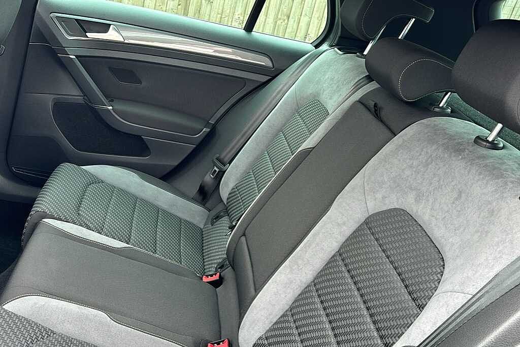 Volkswagen Golf MK8 Hatchback 5-Dr 1.5 TSI (150ps) R-Line EVO