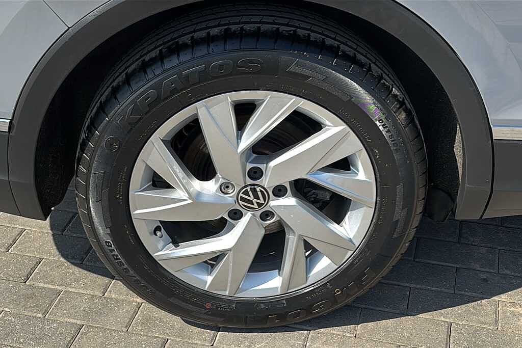Volkswagen Tiguan 1.5 TSI (150ps) Life EVO Manual 5 door
