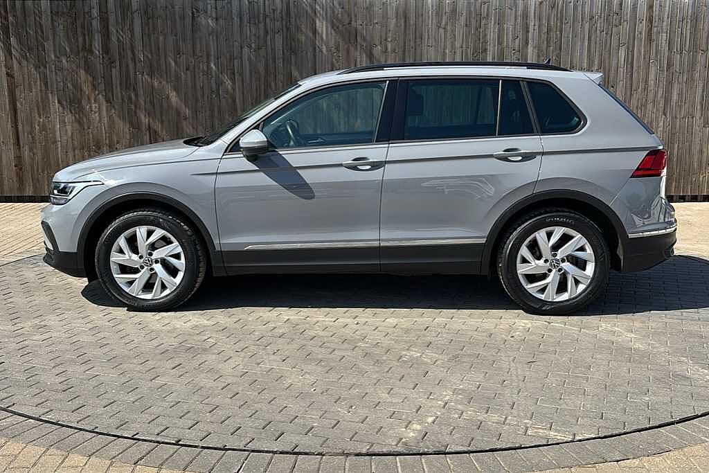 Volkswagen Tiguan 1.5 TSI (150ps) Life EVO Manual 5 door